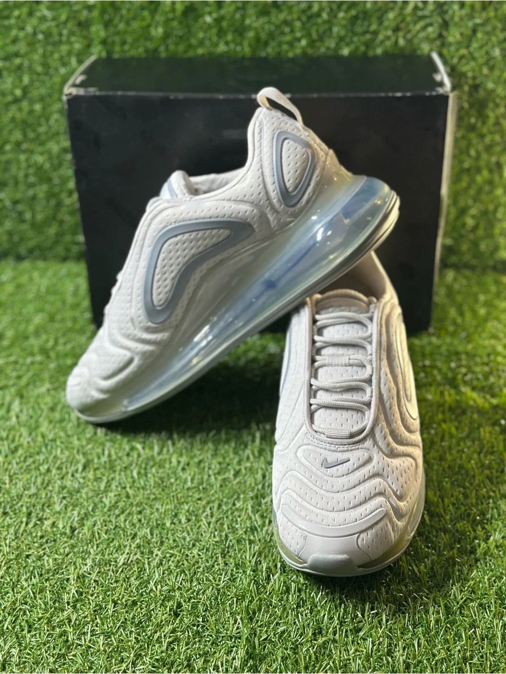 WOMENS NIKE AIR MAX 720 , SIZE 10.5 WOMENS, 9 MENS, BRAND NEW